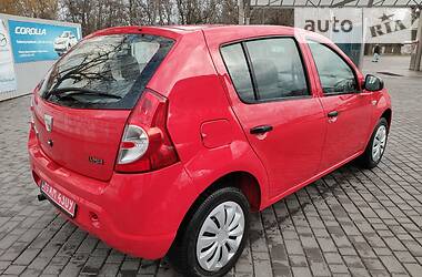 Хетчбек Dacia Sandero 2008 в 