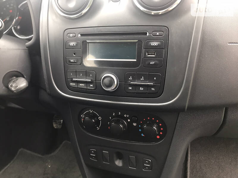 Хэтчбек Dacia Sandero 2016 в Ивано-Франковске