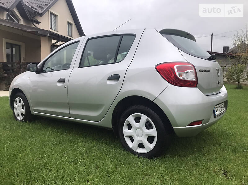 Хэтчбек Dacia Sandero 2016 в Ивано-Франковске