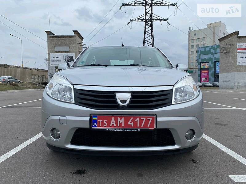 Хетчбек Dacia Sandero 2009 в Києві