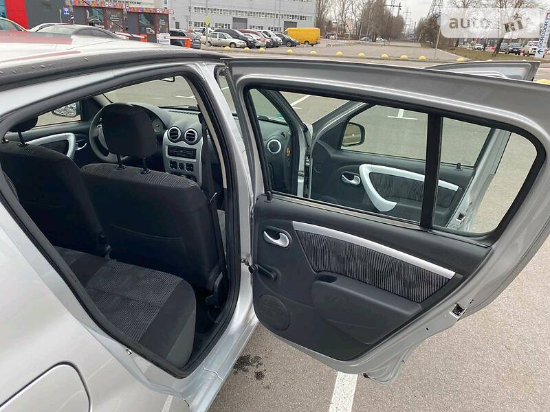 Хетчбек Dacia Sandero 2009 в Києві