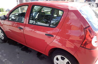 Хетчбек Dacia Sandero 2009 в 