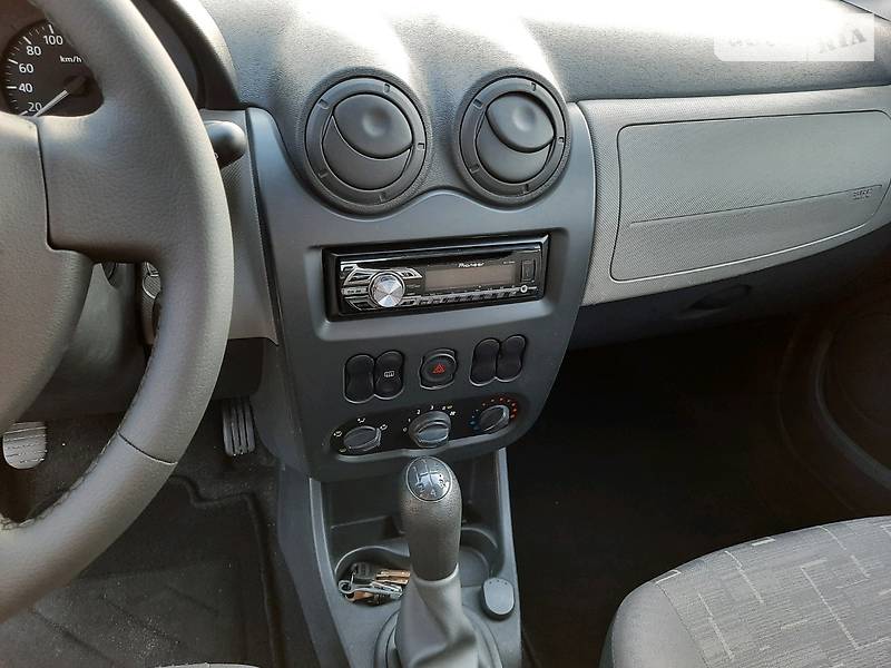 Хетчбек Dacia Sandero 2010 в Полтаві фото 26 Хетчбек Dacia Sandero 2010 в Полтаві
