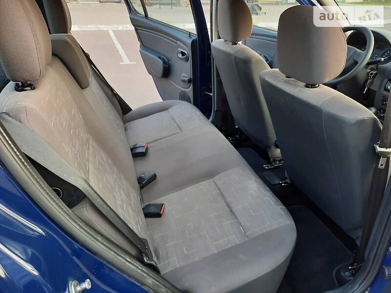 Хетчбек Dacia Sandero 2010 в Полтаві фото 36 Хетчбек Dacia Sandero 2010 в Полтаві