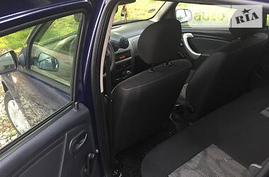 Хетчбек Dacia Sandero 2011 в 
