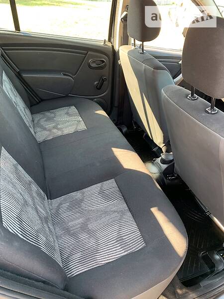 Хетчбек Dacia Sandero 2009 в Золочеві фото 9 Хетчбек Dacia Sandero 2009 в Золочеві
