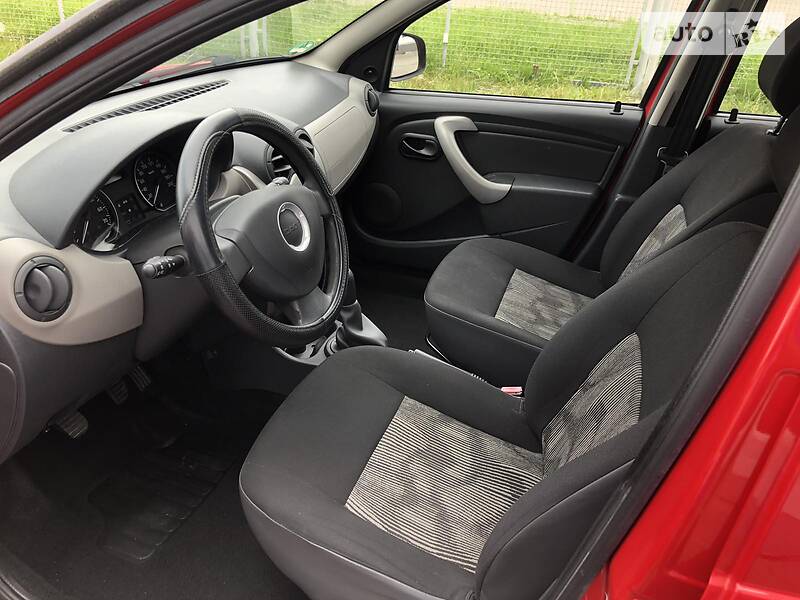 Хэтчбек Dacia Sandero 2009 в Дрогобыче