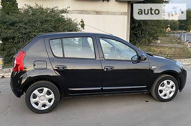 Хэтчбек Dacia Sandero 2010 в Киеве