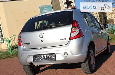 Хэтчбек Dacia Sandero 2009 в Дрогобыче