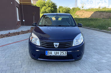 Хэтчбек Dacia Sandero 2012 в Дубно