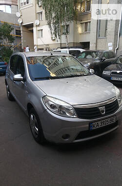 Хэтчбек Dacia Sandero 2011 в Киеве