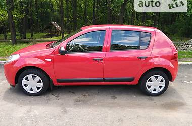 Хэтчбек Dacia Sandero 2010 в Ивано-Франковске