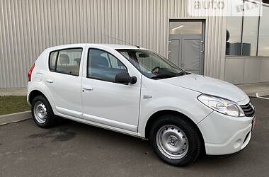 Хэтчбек Dacia Sandero 2009 в Мукачево