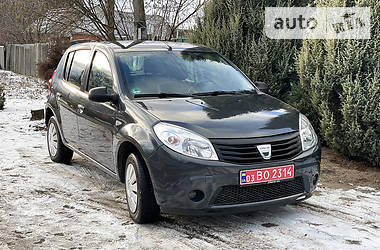 Хэтчбек Dacia Sandero 2009 в Ахтырке