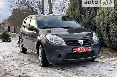 Хэтчбек Dacia Sandero 2009 в Ахтырке