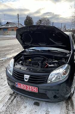 Хэтчбек Dacia Sandero 2009 в Ахтырке