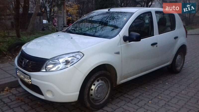 Хэтчбек Dacia Sandero 2011 в Львове