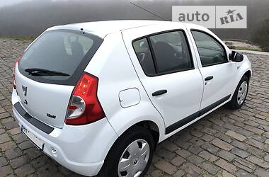 Хэтчбек Dacia Sandero 2009 в Житомире