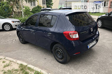 Хэтчбек Dacia Sandero 2013 в Сумах