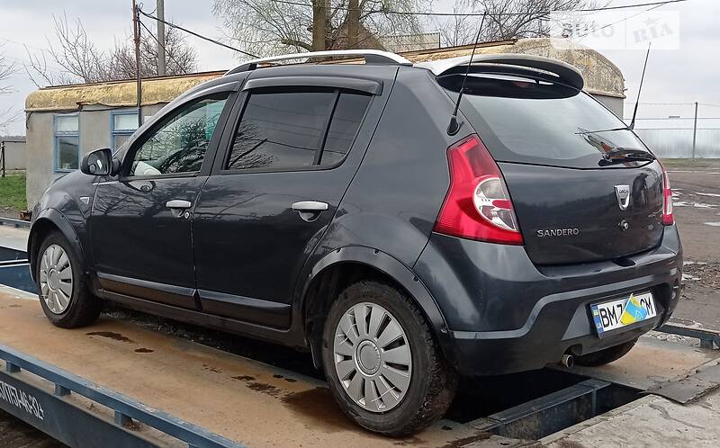 Хетчбек Dacia Sandero 2011 в Ромнах