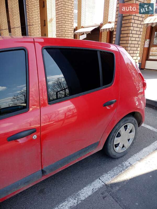 Хетчбек Dacia Sandero 2009 в Дніпрі