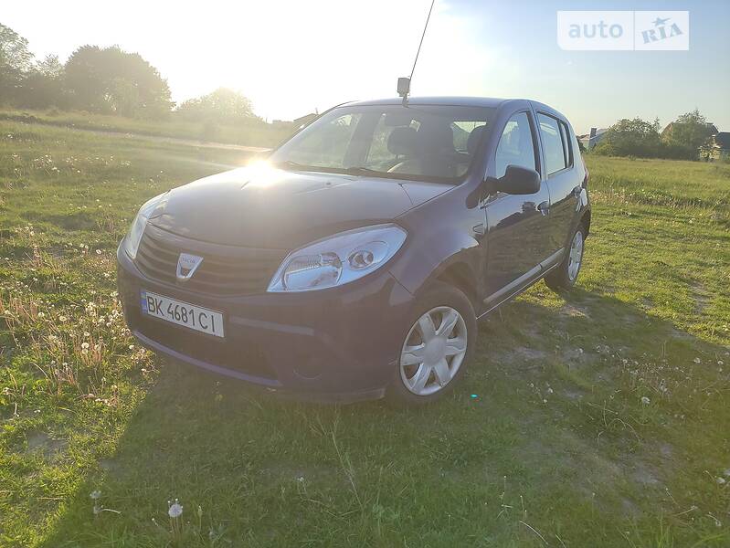 Хетчбек Dacia Sandero 2009 в Рівному