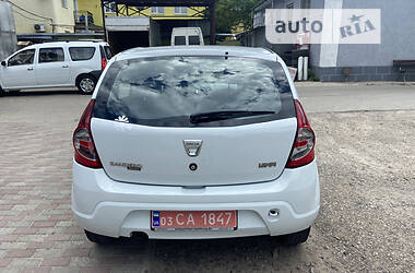 Хэтчбек Dacia Sandero 2008 в Шостке