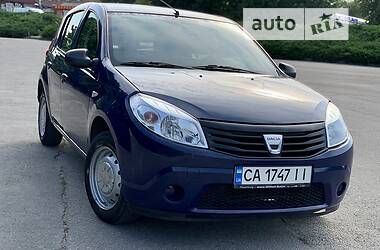 Хэтчбек Dacia Sandero 2009 в Умани