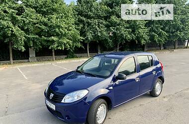 Хэтчбек Dacia Sandero 2009 в Умани