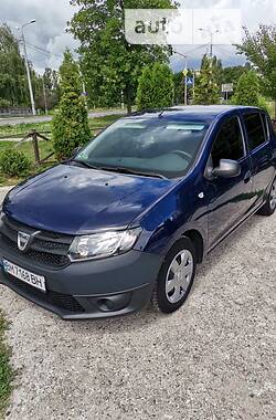 Хэтчбек Dacia Sandero 2015 в Сумах