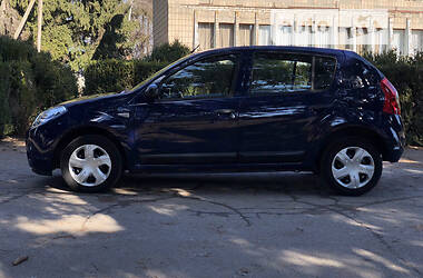 Хэтчбек Dacia Sandero 2010 в Умани