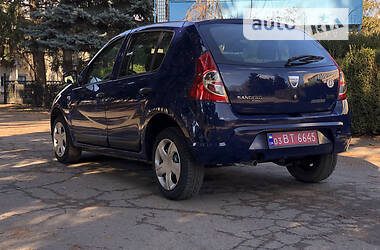 Хетчбек Dacia Sandero 2010 в Умані