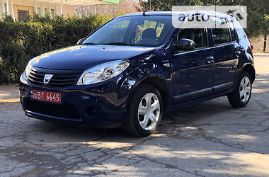 Хэтчбек Dacia Sandero 2010 в Умани