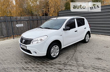 Хэтчбек Dacia Sandero 2010 в Ковеле