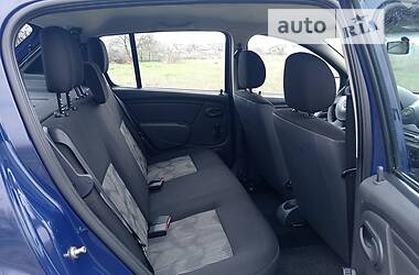 Хэтчбек Dacia Sandero 2009 в 