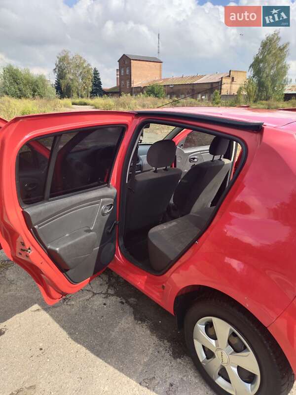 Хетчбек Dacia Sandero 2009 в Білопіллі