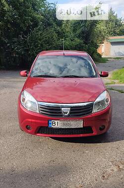 Хэтчбек Dacia Sandero 2008 в Полтаве