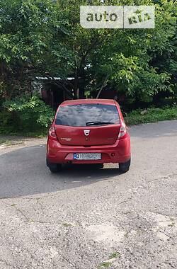 Хэтчбек Dacia Sandero 2008 в Полтаве