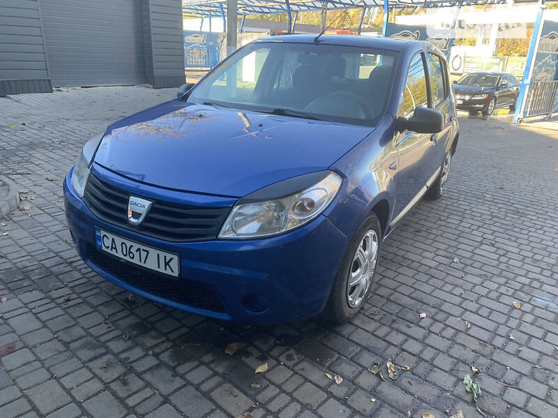 Хэтчбек Dacia Sandero 2009 в Умани