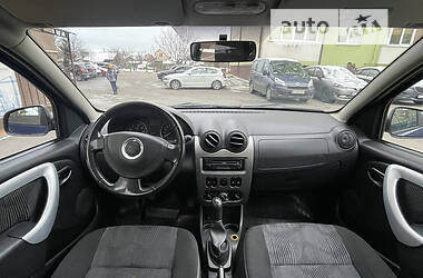 Хетчбек Dacia Sandero 2009 в 