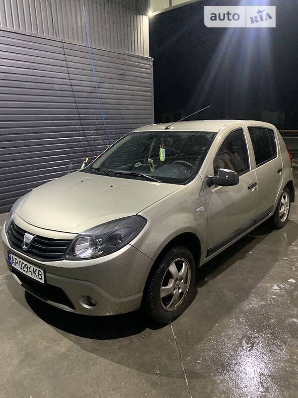 Хэтчбек Dacia Sandero 2008 в Запорожье