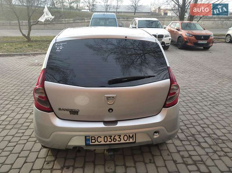 Хэтчбек Dacia Sandero 2010 в Львове