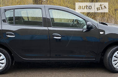 Хетчбек Dacia Sandero 2015 в Рівному