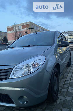 Хетчбек Dacia Sandero 2009 в Львові