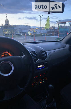 Хетчбек Dacia Sandero 2009 в Львові