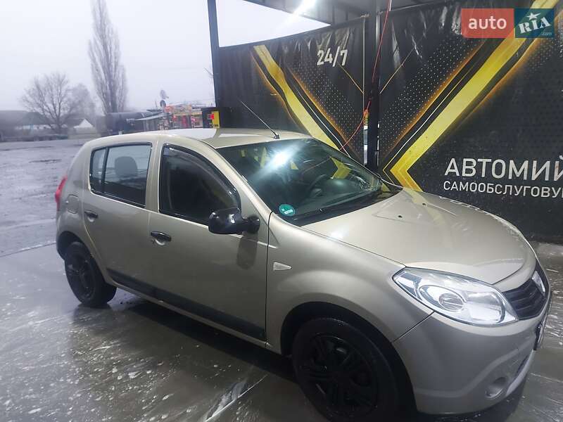 Хэтчбек Dacia Sandero 2009 в Харькове