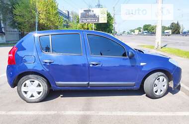 Хетчбек Dacia Sandero 2009 в Дніпрі