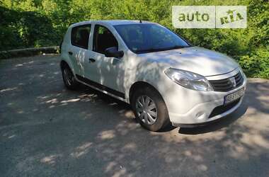 Хэтчбек Dacia Sandero 2009 в Виннице