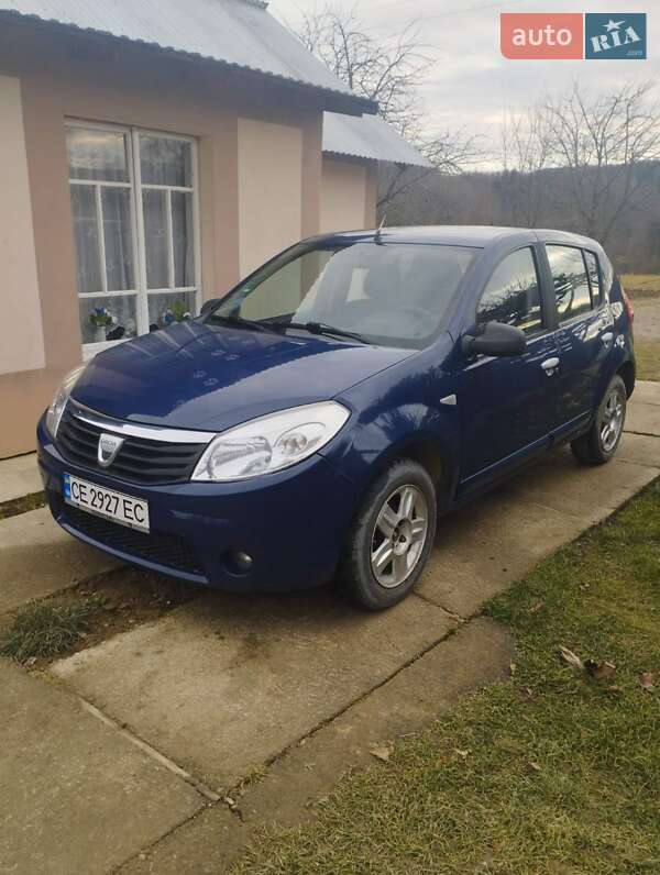 Хетчбек Dacia Sandero 2008 в Чернівцях
