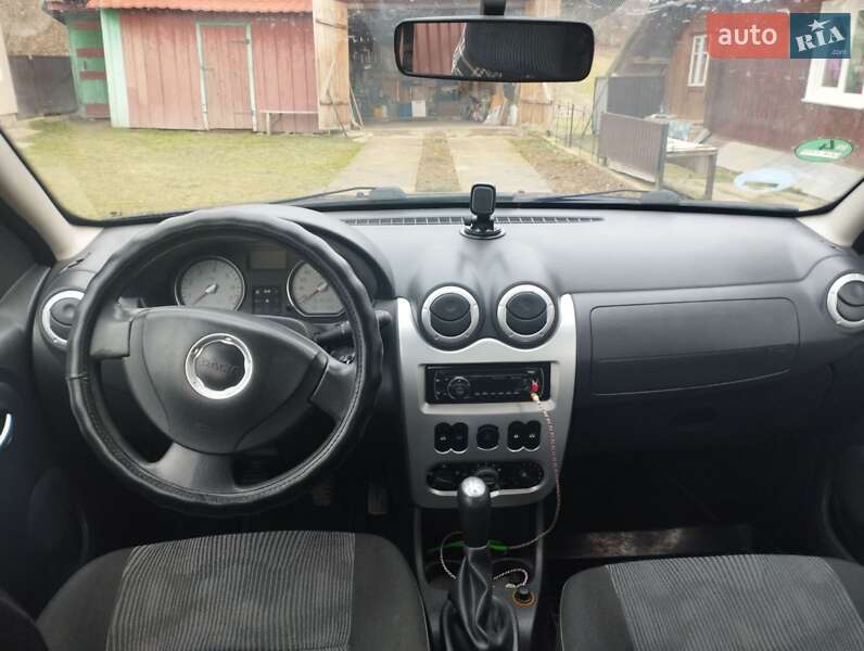 Хетчбек Dacia Sandero 2008 в Чернівцях